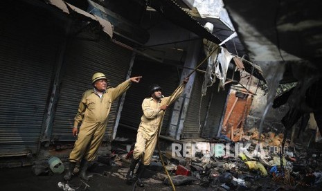 Sedikitnya 26 orang meninggal dalam peristiwa kebakaran yang terjadi di gedung berlantai empat dekat stasiun kereta di pinggiran sebelah barat Delhi pada Jumat (13/5/2022).