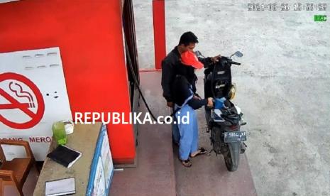 Petugas perempuan Pertashop di Cianjur menjadi korban pelecehan seorang bapak-bapak pembeli BBM, Senin (26/8/2024).