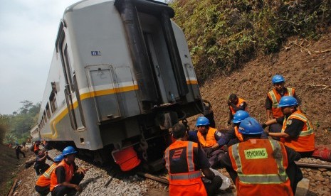 Kereta anjlok (ilustrasi)