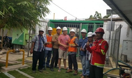 PGN menyalurkan gas alam ke pabrik shoun di Cirebon.