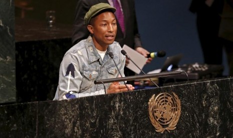 Pharrell William saat berbicara mengenai di HAri Kebahagiaan Internasional di sidang PBB di New York, Jumat (20/3)