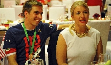 Philipp Lahm dan istrinya, Claudia.