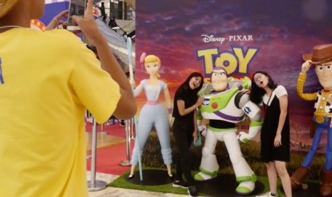 photoboth dengan para tokoh Toy Story 4 di Kota Kasablanka