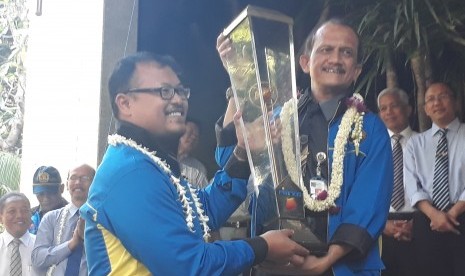 Piala Pimnas ke-30 yang diraih kontingen UB.