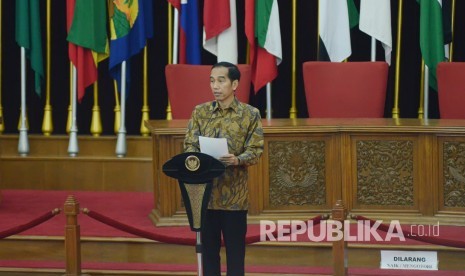 Pidato Presiden RI Joko Widodo pada peringatan Pidato Bung Karno 1 Juni 1945, di Gedung Merdeka, Kota Bandung, Rabu (1/6). (Republika/Edi Yusuf).