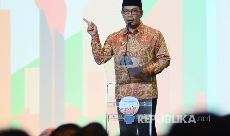 Pidato Wali Kota Bandung Ridwan Kamil pada peresmian 'Indonesia Smart City Forum 2016' di Kota Bandung, Jumat (2/8). (Republika/Edi Yusuf)