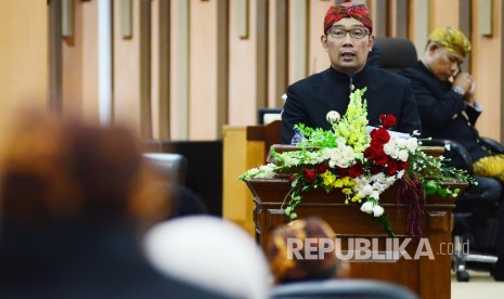 Pidato Wali Kota Bandung Ridwan Kamil pada Rapat Paripurna Istimewa memperingati Hari Jadi Kota Bandung (HJKB) ke-206, di Gedung DPRD, Kota Bandung, Senin (26/9). (Republika/Edi Yusuf)