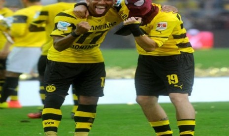 Pierre-Emerick Aubameyang mengenakan topeng Spiderman