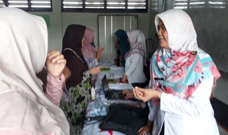 Dinkes Depok dan puskesmas melakukan pengecekan suspect hepatitis A di SMPN 20 Depok belum lama ini.