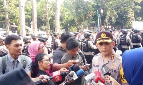 Pihak Polda Metro Jaya melaksanakan apel pagi persiapan pasukan pengamanan kedatangan massa pendukung Amien Rais, Rabu (10/10) pagi. Apel dipimpin oleh Kapolres Jakarta Selatan Indra Jafar. 