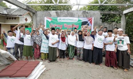 Pihak Pondok Pesantren Nurul Yaaqin At Tanwir yang berada di Kecamatan Lingsar, Kabupaten Lombok Barat, Nusa Tenggara Barat (NTB). 