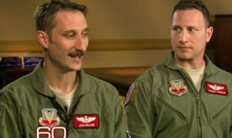 Pilot jet tempur F-22 Raptor, Josh Wilson dan Jeremy Gordon saat diwawancara oleh CBS dalam 60 Minutes