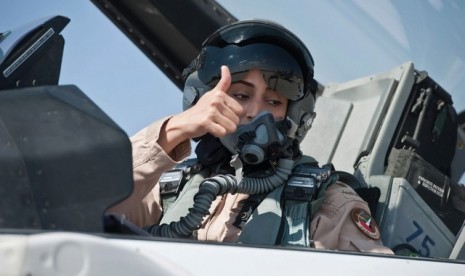 Pilot Muslimah,  Maryam al-Mansouri