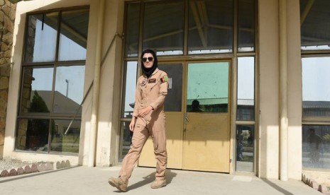 Pilot perempuan pertama di Angkatan Udara Afghanistan sejak jatuhnya Taliban pada 2001, Kapten Niloofar Rahmani (25 tahun) telah mengajukan suaka ke Amerika Serikat (AS). 