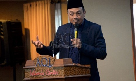 Pimpinan AQL Islamic Center ustadz Bachtiar Nasir memberikan sambutan dalam pembukaan acara lomba Musabaqah Hifzhil Quran Wa Assunnah Annbawiyyah tingkat Nasional 2015 di Jakarta, Rabu (29/7).