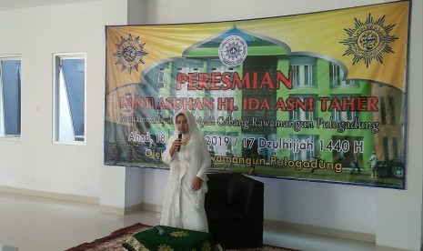  Pimpinan cabang Muhammadiyah dan Aisyiyah Rawamangun meresmikan berdirinya panti asuhan di Jati Cempaka, Bekasi.