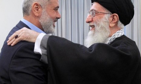 Pimpinan Hamas Ismael Haniyeh bertemu pemimpin spiritual Iran, Ali Khamenei (Ilustrasi)