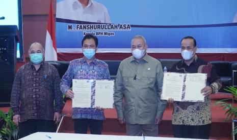 Pimpinan Komisi VII DPR RI, H Alex Noerdin saat menghadiri kegiatan sosialisasi tugas fungsi dan capaian kinerja BPH Migas Tahun anggaran 2020, Jumat (16/10) di hotel Aryaduta Palembang.