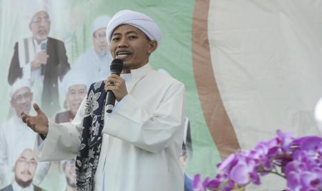 Pimpinan Majelis Az-Zikra Ustadz Abdul Syukur.