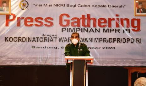 Pimpinan MPR  bekerjasama dengan Koordinatoriat Wartawan Parlemen kembali menyelenggarakan press gathering. Dengan menerapkan protokol kesehatan secara ketat, press gathering kedua tahun ini berlangsung  di Bandung, 6 hingga 8 November 2020. Sekitar 90 wartawan parlemen dari media cetak, online, dan elektronik mengikuti press gathering ini. 