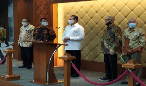 Pimpinan MPR menerima kedatangan mantan Wakil Presiden RI Try Sutrisno dan sejumlah purnawirawan TNI-Polri di Kompleks Parlemen, Senayan, Jakarta, Kamis, (2/7).