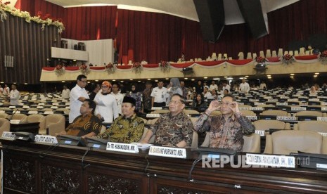 Pimpinan MPR mengikuti gladi bersih sidang tahunan di Komplek Parlemen Senayan, Jakarta, Senin (14/8).