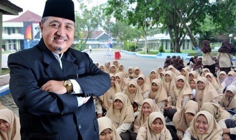 Pimpinan Pondok Modern Darussalam Gontor KH. Abdullah Syukri Zarkasyi,  dikabarkan meninggal dunia