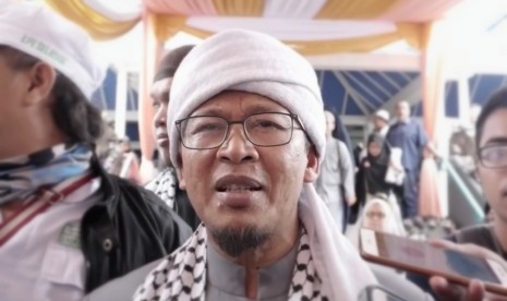 Pimpinan Pondok Pesantren Daarut Tauhid Abdullah Gymnastiar (Aa Gym)