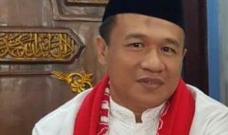 Pimpinan Pondok Pesantren Darul Akhyar, Parung Bingung, Depok, Dr KH Syamsul Yakin MA.