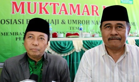 Pimpinan Ponpes Khas Kempek, KH Musthofa Aqil Siraj bersama Wakil Ketua Umum Asosiasi Bina Haji dan Umrah Nahdlatul Ulama (Asbihu NU). 