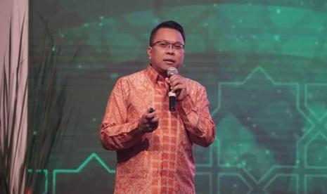 Pimpinan Unit Usaha Syariah Allianz Life Indonesia, Yoga Prasetyo.