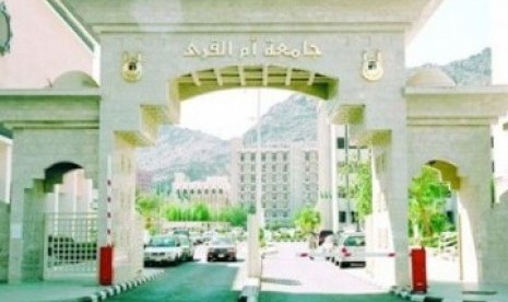 Pintu gerbang kampus Universitas Ummul Qura di Makkah