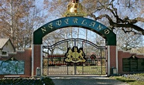 Pintu gerbang Neverland yang merupakan kediaman mewah milik almarhum Michael Jackson