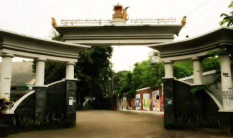 pintu gerbang Taman Budaya Raden Saleh Semarang