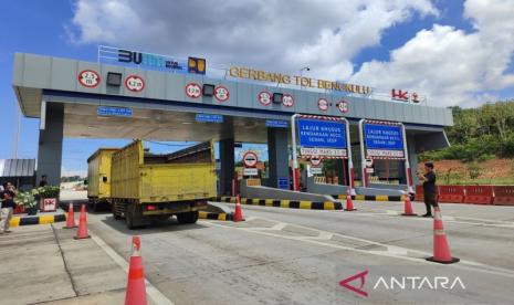 Pintu gerbang Tol Bengkulu - Taba Penanjung. 