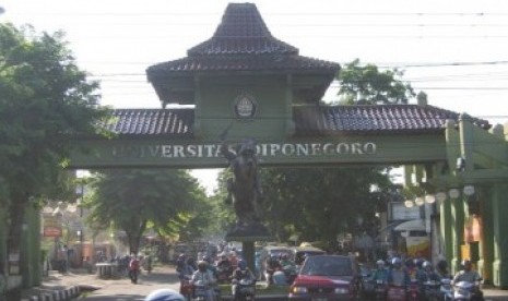 Pintu Gerbang Universitas Diponegoro, Semarang