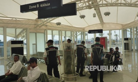 Pintu kedatangan di terminal haji Bandara Amir Mohammed bin Abdulaziz, Madinah, Kamis (27/7). 