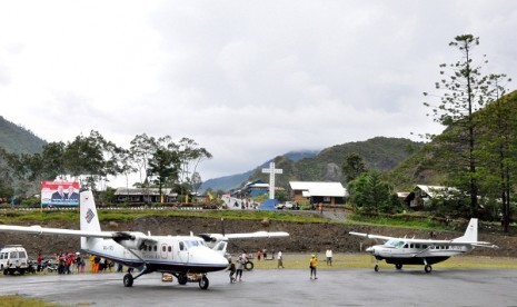 Pioneer flight in Papua (illustration)