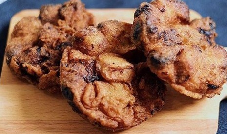 Pisang goreng madu Bu Nanik. Pisang goreng madu terbuat dari pisang raja.