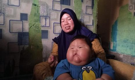 Pitriah bersama anaknya Muhammad Kenzi Alfaro (16 bulan).