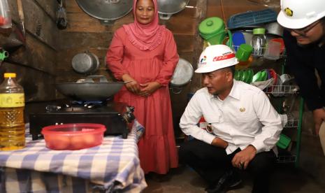 Pj Bupati Apriyadi bawa seribu bibit cabai, bantuan UKM, hingga pemasangan jargas di Desa Bayung Lencir.