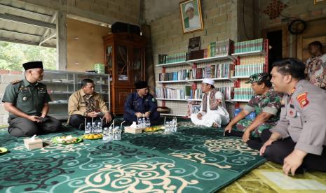 Pj Bupati Muba Apriyadi menyambangi pondok pesantren Sirojul Ulum, untuk silaturahim.