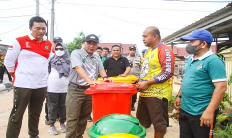  Pj Bupati Muba Apriyadi saat membuka kegiatan World Cleanup Day, Jumat (23/9/2022). 