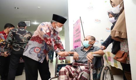  Pj Bupati Muba Drs Apriyadi MSi memastikan agar pelayanan Rumah Sakit khususnya di RSUD Sekayu dan seluruh pelayanan kesehatan baik di pustu, puskesmas dan RSUD berjalan maksimal, ini juga tampak pada Jumat (21/10/2022) pagi dirinya melakukan inspeksi mendadak (sidak) ke RSUD Sekayu. 