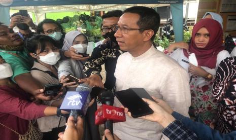 Pj Gubernur DKI Jakarta Heru Budi Hartono saat meninjau beberapa lokasi di Jakarta, Jumat (25/11). 