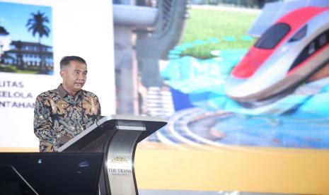 Pj Gubernur Jawa Barat Bey Machmudin menghadiri Musyawarah Perencanaan Pembangunan (Musrenbang) Pemerintah Daerah Provinsi Jawa Barat dalam rangka Penyusunan RPJPD Tahun 2025 - 2045 dan RKPD Tahun 2025 di Trans Luxury Hotel Bandung, Senin 22/4/2024