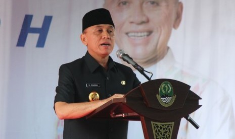 Pj Gubernur Jawa Barat M Iriawan menyampaikan sambutan pada acara Halal Bihalal 1439 H Tingkat Provinsi Jawa Barat, di halaman parkir Gedung Sate, Kota Bandung, Senin (25/6).