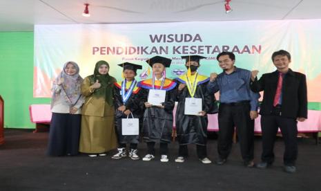 PKBM JICT menggelar wisuda Kejar Paket A, B, dan C untuk siswa tahun ajaran 2021 - 2022.