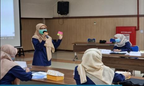 PKM Fakultas Kedokteran Unisba berikan pelatihan ke bidan.