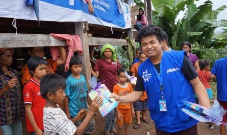 PKPU berbagi kebahagiaan dengan masyarakat di Maros. 